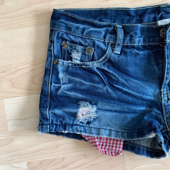 Low Rise Vintage Denim Shorts - Picture 5 of 9